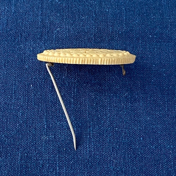 Vintage Bone Mother Brooch Carved Pierced Pin - Picture 3 of 4